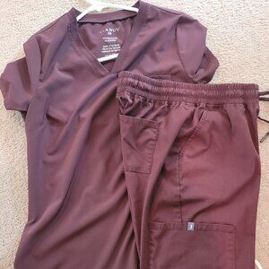 medical scrubs like new
